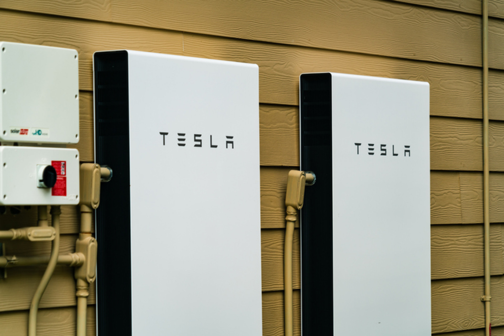 Tesla Powerwall ve Güneş Enerjisi: Yedek Jeneratörden Daha Ekonomik Bir Çözüm!