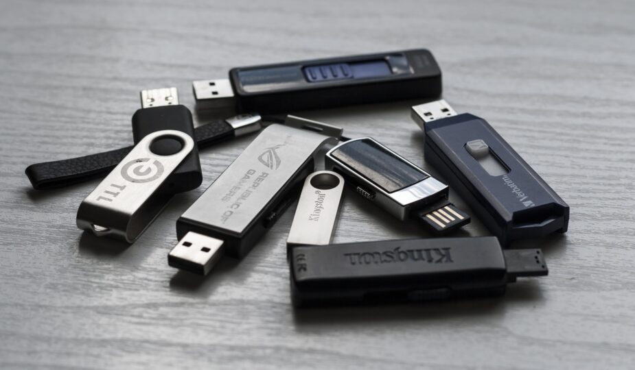 Aynı Kapasiteye Sahip USB Belleklerin Fiyatı Neden Farklı?