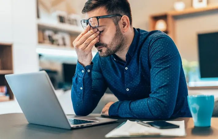 Yapay Zeka Çalışan Tükenmişliği: Modern İşgücünde Büyüyen Bir Endişe