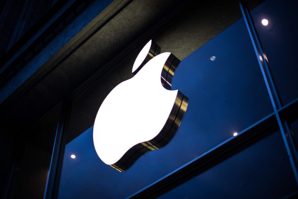Apple Kaliforniya'da Kadın Çalışanlara Eksik Maaş Vermekle Suçlanıyor!