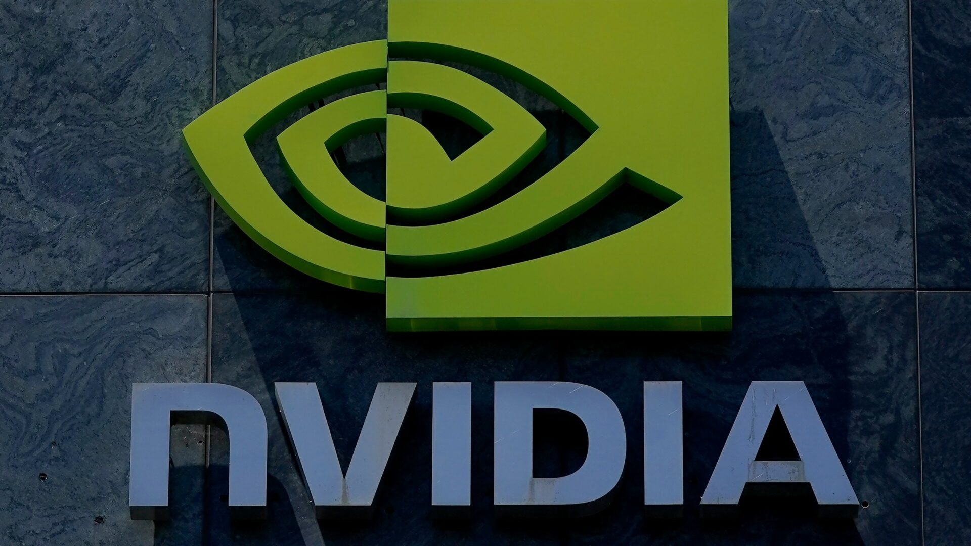 Nvidia'nın değeri üç katına çıktı! Apple ise, 1 trilyon dolarlık ilk küresel marka oldu!