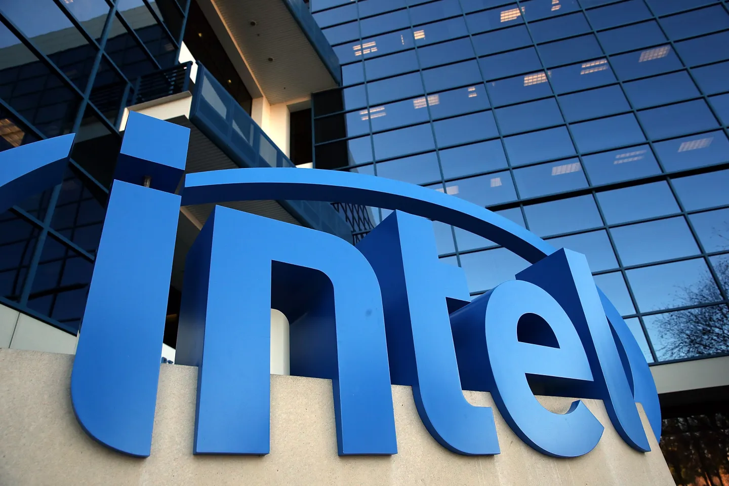 Intel, R2'ye Karşı Patent Savaşını Kazandı!