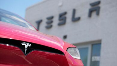 Tesla 'Tam Otonom Sürüş' modunda Motosiklet sürücüsüne çarptı!