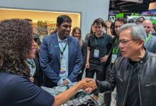 Nvidia CEO'su Jensen Huang, Hindistan'ın teknoloji meraklılarından rock yıldızı muamelesi görüyor