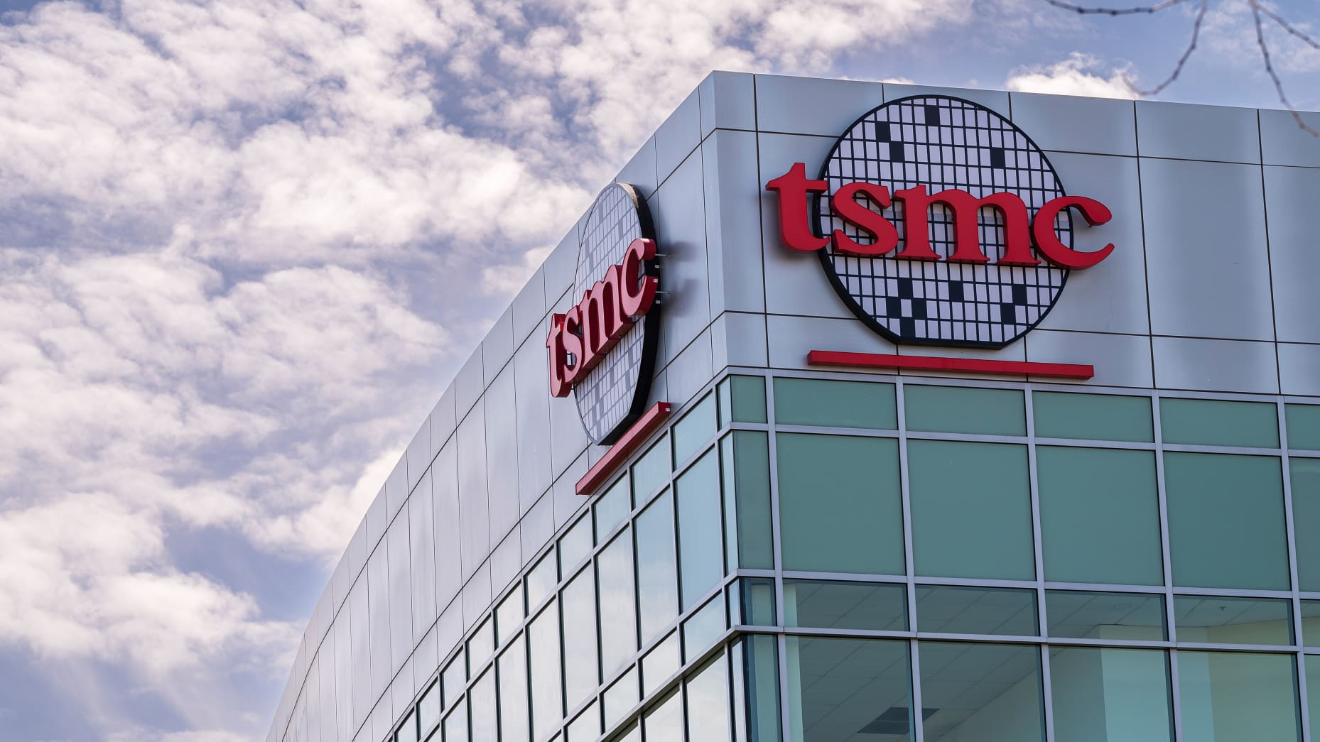 TSMC, ABD'yi Çin'in yapay zeka çipi kısıtlamalarını ihlal etme olasılığı konusunda uyardığını söyledi