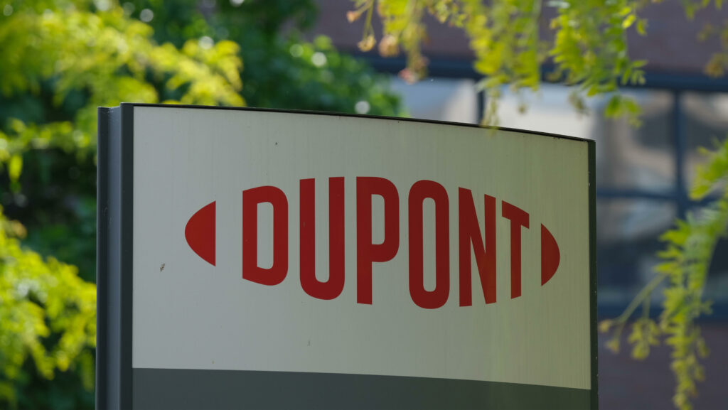 DuPont, güçlü yapay zeka teknolojisi talebi nedeniyle yıllık kar tahminini artırdı