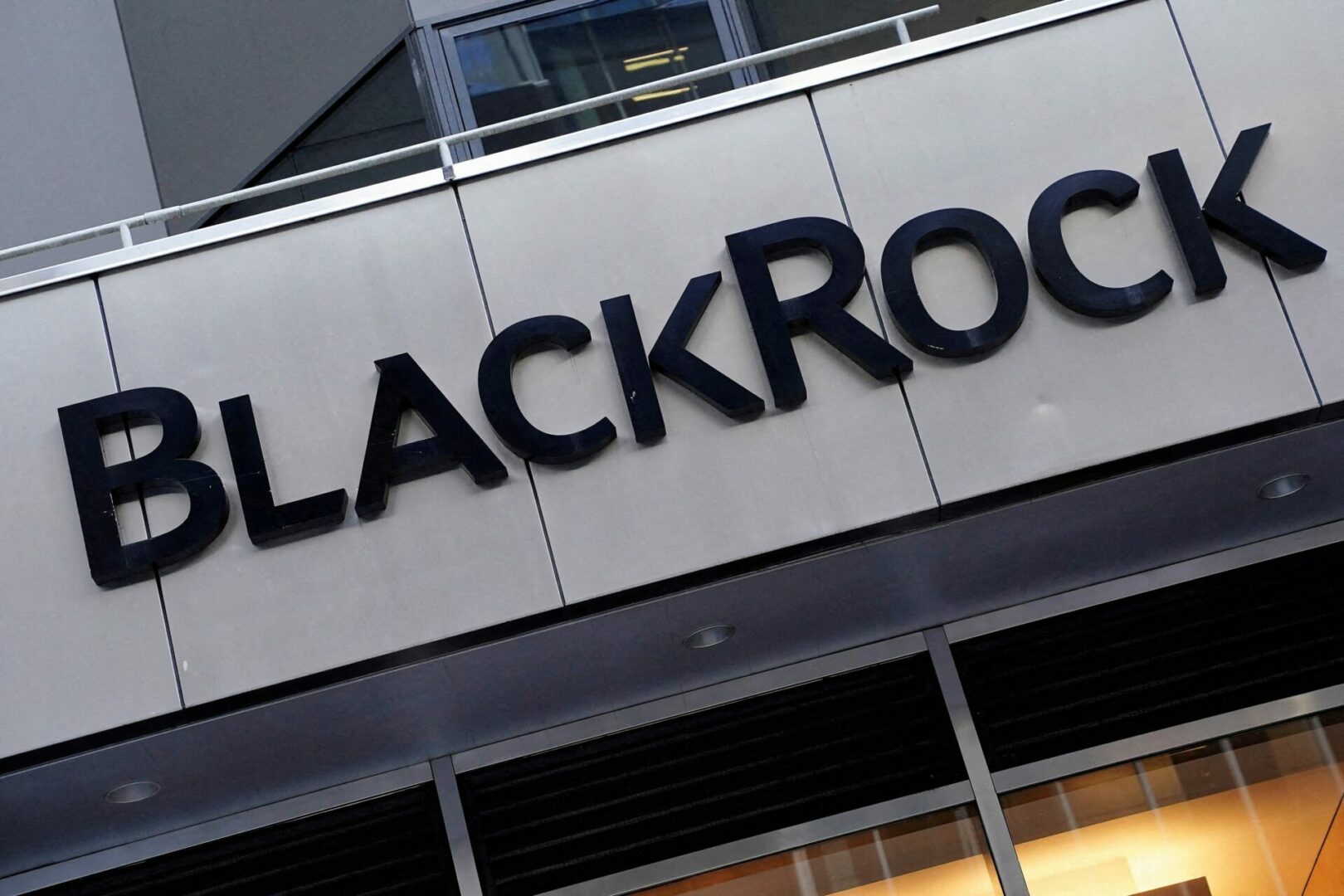 Yapay Zeka Analitik Firması Pyramid, BlackRock’tan 50 Milyon Dolarlık Yatırım Almayı Başardı.